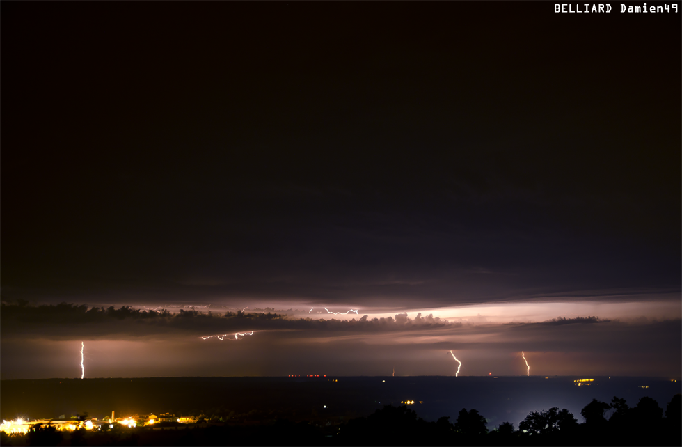 Saison Orageuse 2013 [MAJ : Orages Violents du 16-17 Juin] - Page 2 2013_0617_1h50_foudre1