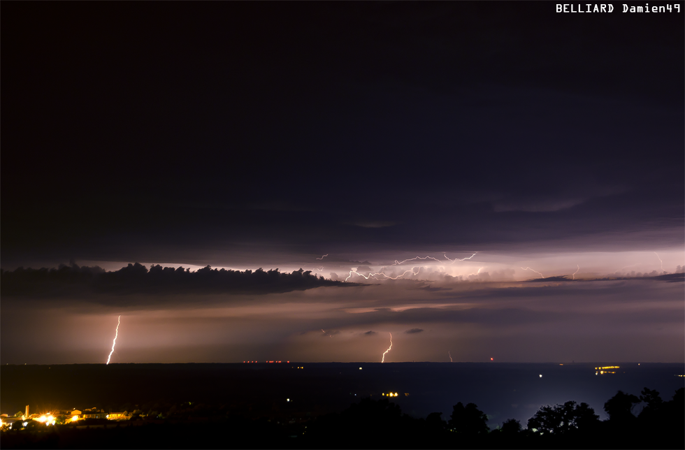 Saison Orageuse 2013 [MAJ : Orages Violents du 16-17 Juin] - Page 2 2013_0617_1h58_foudre1