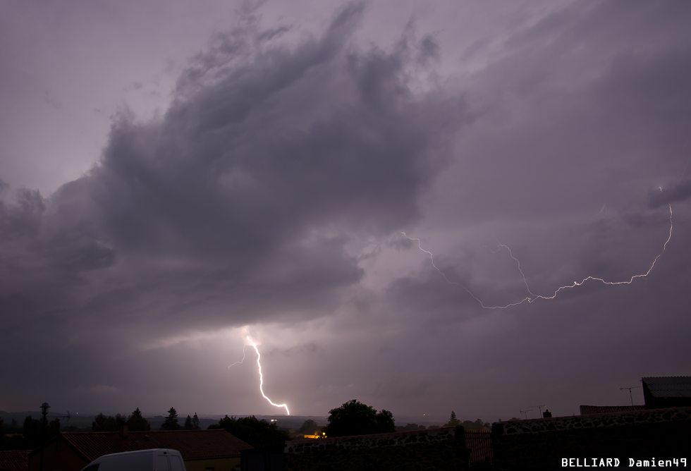 Saison Orageuse 2013 [MAJ : Orages Violents du 16-17 Juin] - Page 2 2013_0617_4h36_foudre1