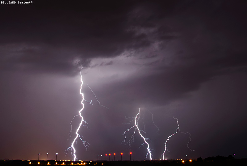 Orages du 3 au 6 juillet - Page 5 120707_23h07_foudre1