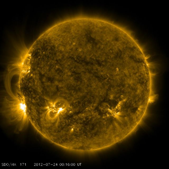 26 Luglio 2012, monitoraggio solare. Fantastico Anello Coronale, qualcosa si muove? Ponte%20magnetico-640x640