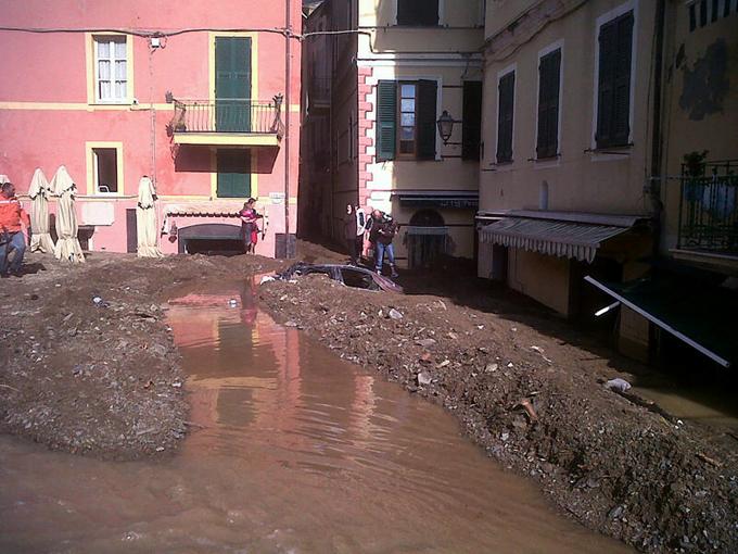 2011 - 25 ottobre 2011 alluvione liguria di levante (alto massese) Monterosso4