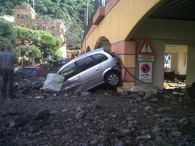 2011 - 25 ottobre 2011 alluvione liguria di levante (alto massese) Monterosso7