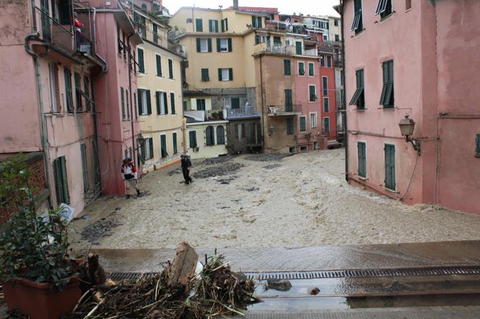 2011 - 25 ottobre 2011 alluvione liguria di levante (alto massese) Vernazza3