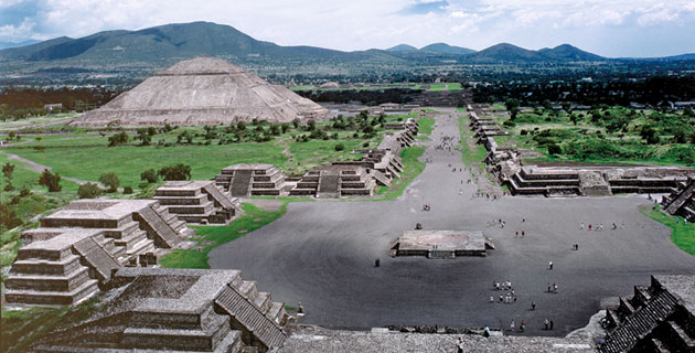 MISTERIOS DE TEOTIHUACAN Plaza_piramide_luna_teotihuacan_02