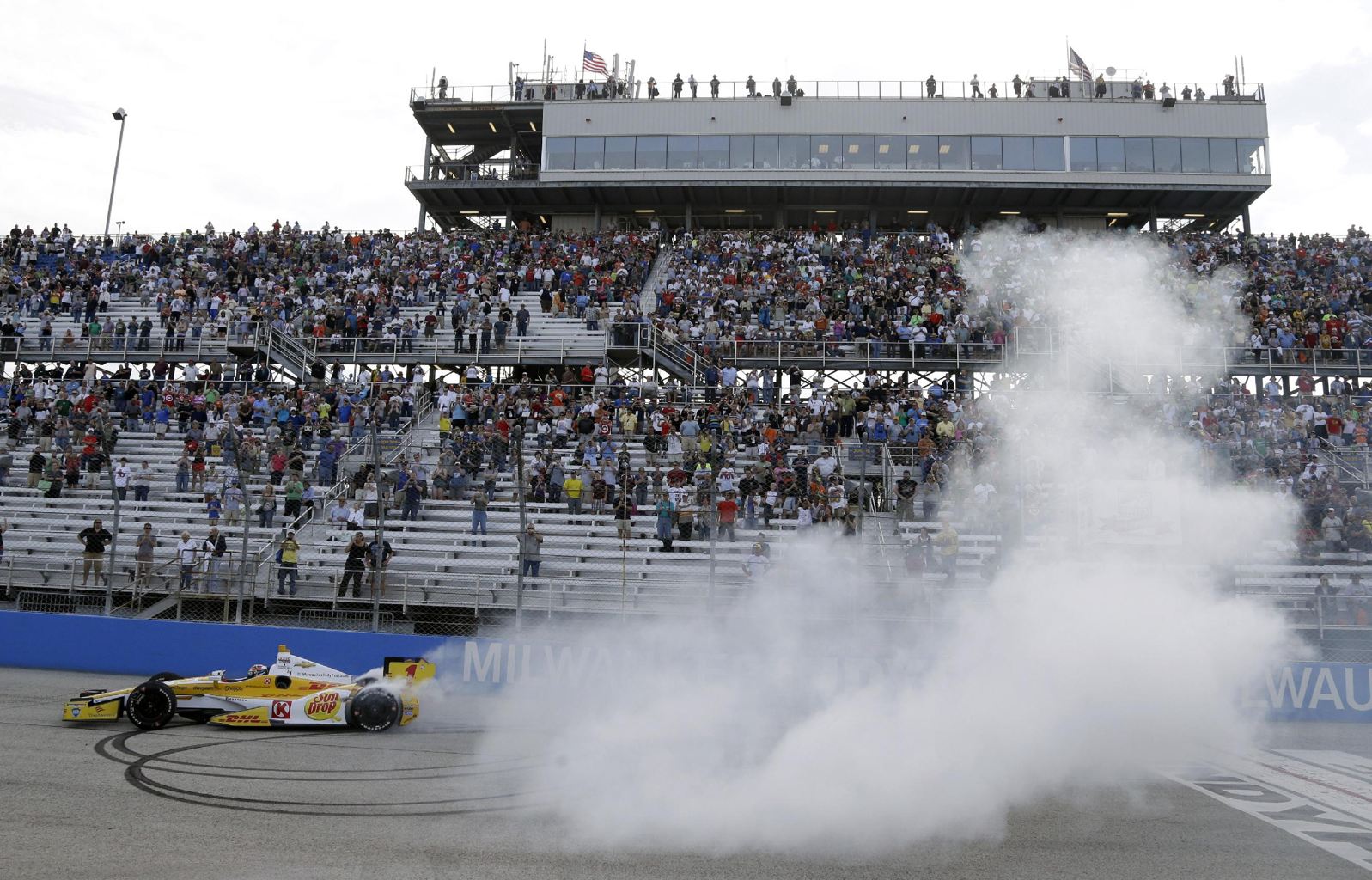 Hunter-Reay ganó por segunda vez consecutiva en Milwaukee   F02478a00e3ddf14340f6a7067002d79