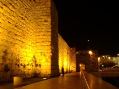 سوريــا Old%20City%20Wall%20Night