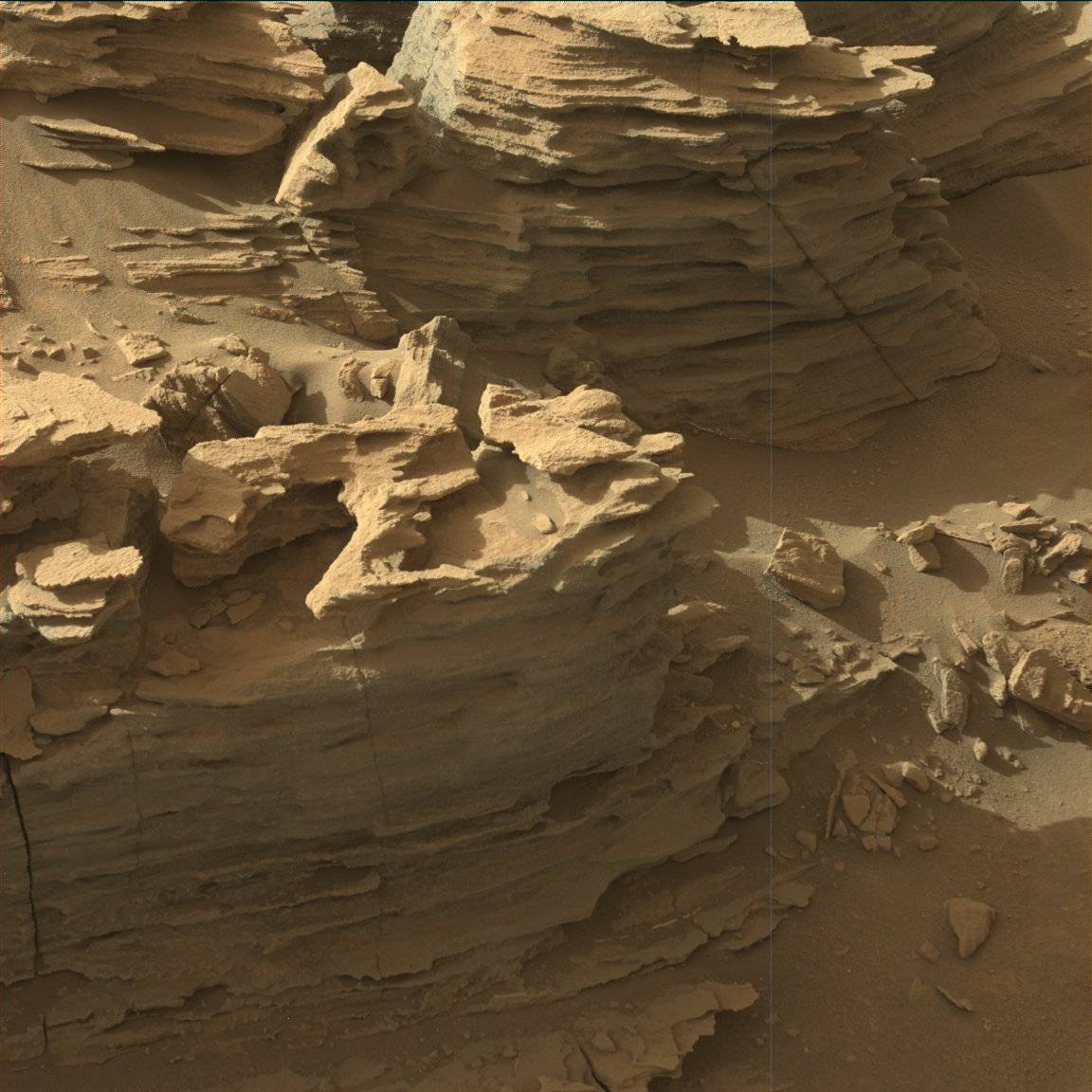 MARS: CURIOSITY u krateru  GALE  - Page 48 1352ML0065590010600495E01_DXXX