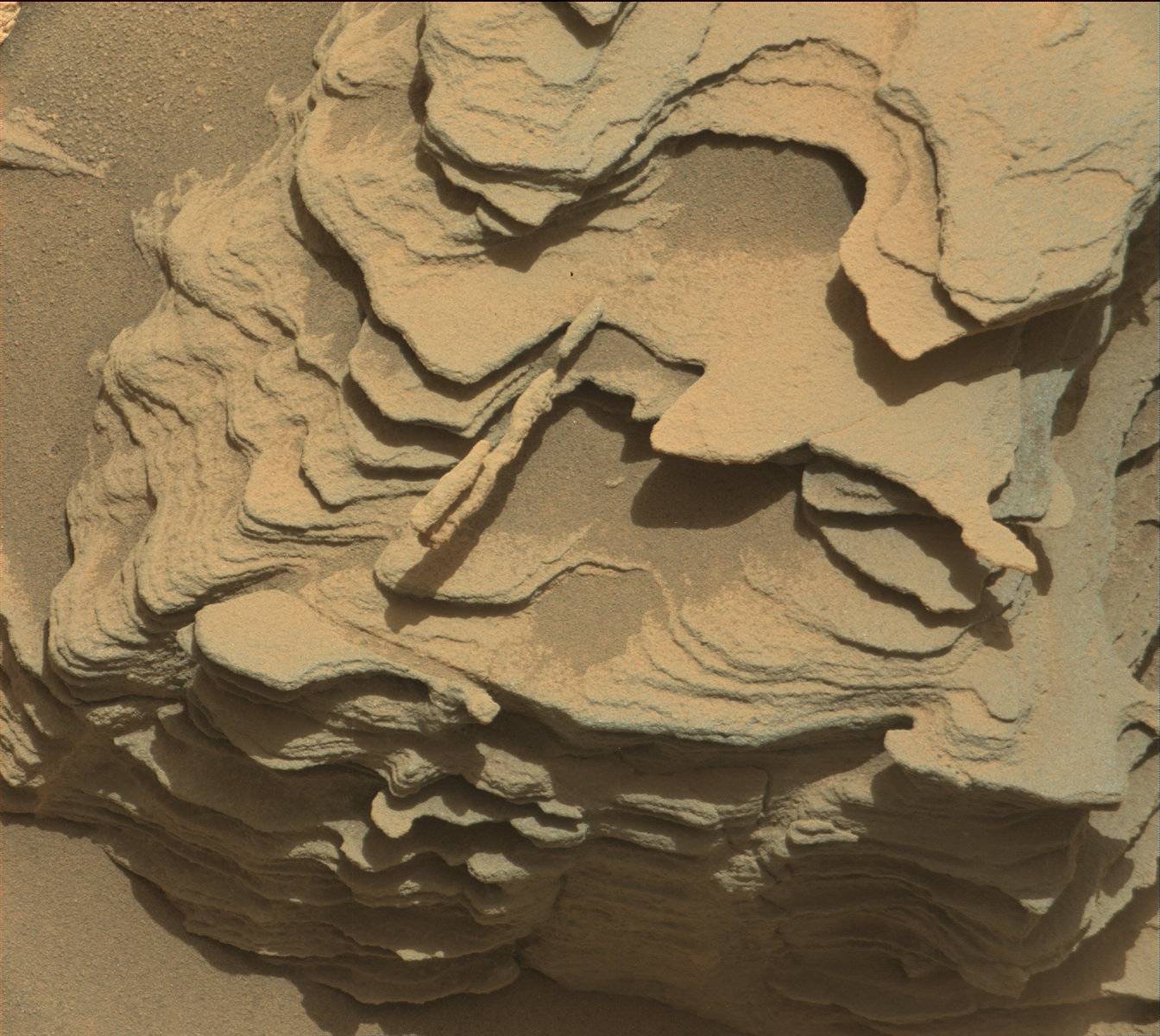 MARS: CURIOSITY u krateru  GALE  - Page 48 1352MR0064980680701174E01_DXXX