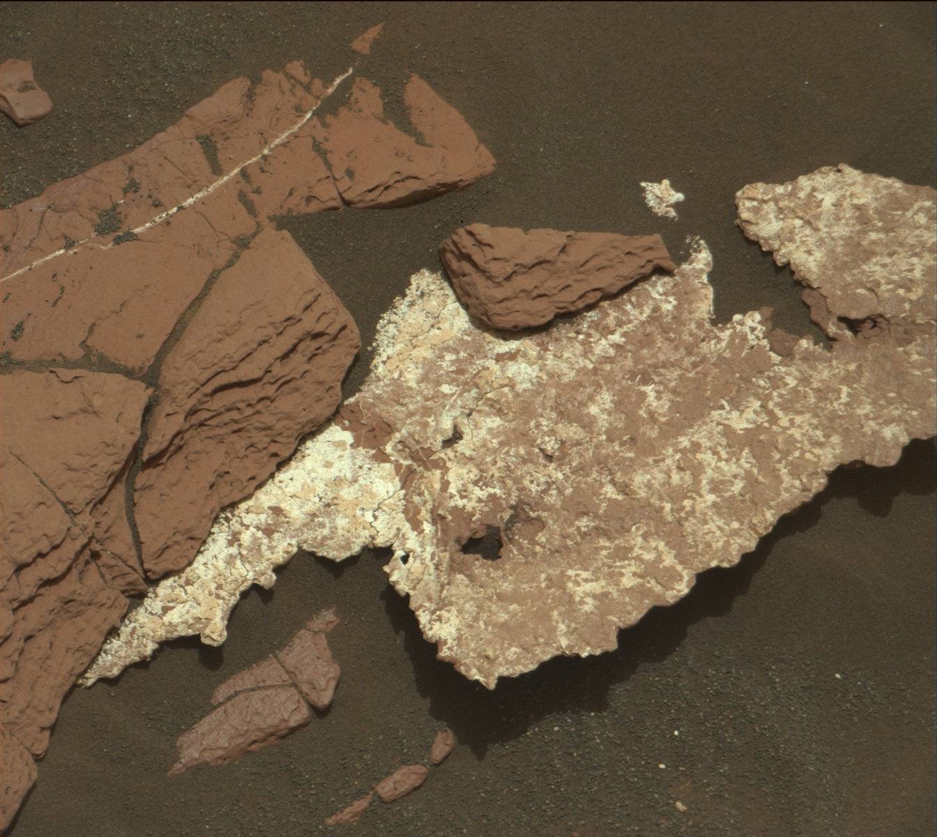 MARS: CURIOSITY u krateru  GALE Vol II. - Page 29 1525MR0077750010204807E01_DXXX