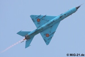 المقاتلة العجوز mig 21  واسطورتها وتاريخها حول العالم ^_^ Mig-21de_img_a1138