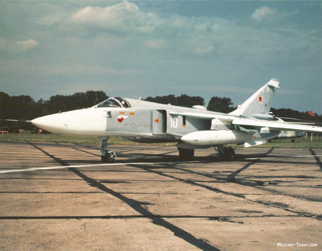 القاذفة الروسية su 24 Sukhoi_su24_fencer_l2