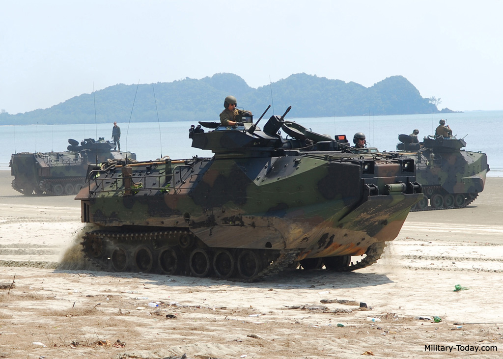 Armada de Chile recibirá vehículos de asalto anfibio AAV7 en 2014 Aav7_l5