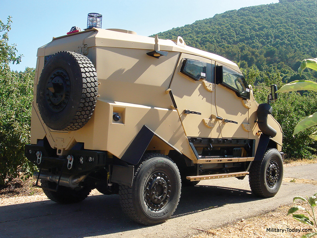 العربه المدرعه Plasan Sand Cat الاسرائيليه Oshkosh_sandcat_l5