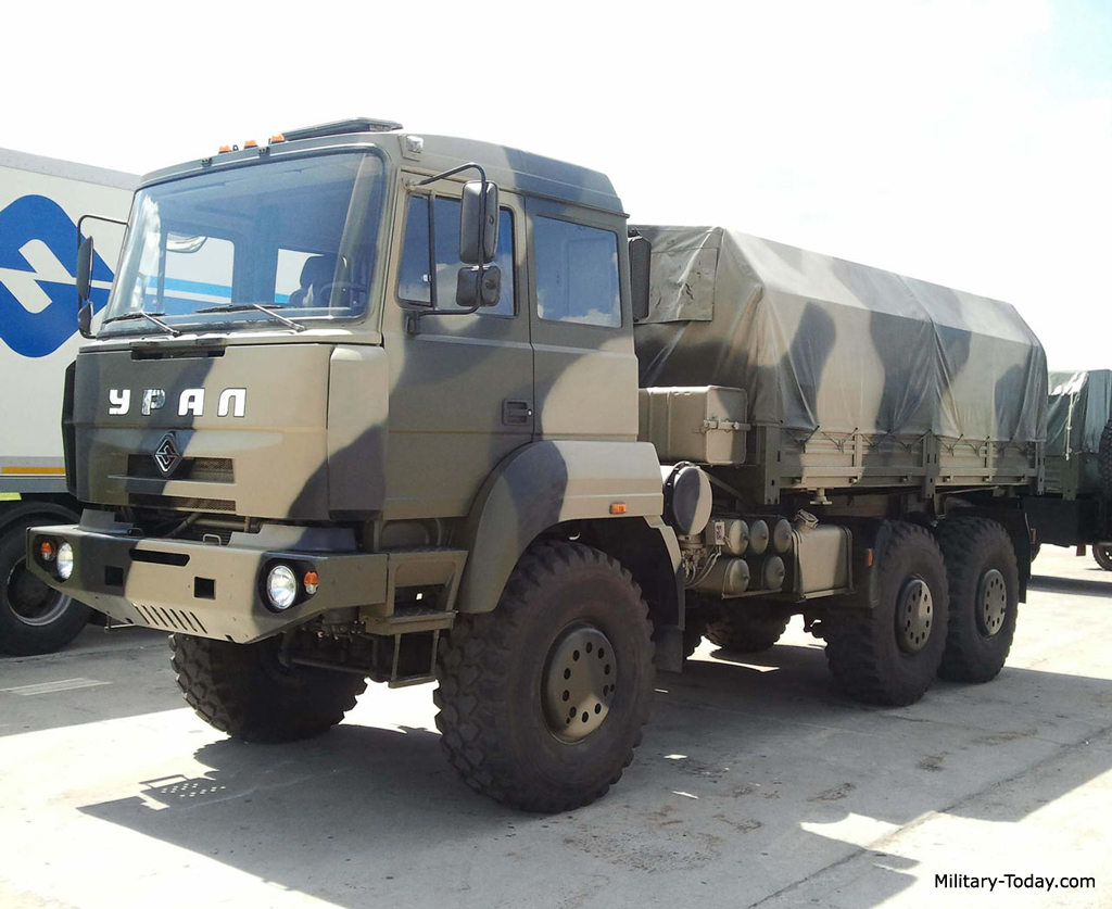 Ural-6370 camion militare Ural_6370_l1