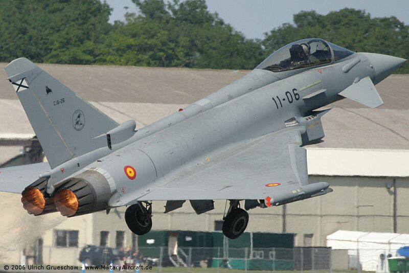 مناورات عسكرية جوية مغربية إسبانية Typhoon-Tifon_RIAT2006_011_800