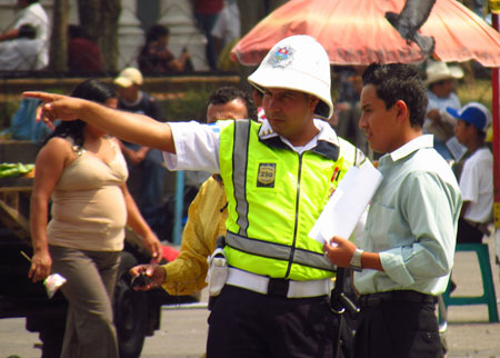 Rentrée du jour Guatemala-City-Transit-Poli