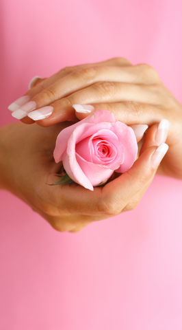 سجل حضورك بأجمل وردة 2 - صفحة 10 Rose-hand-nails-Licensed-BATS