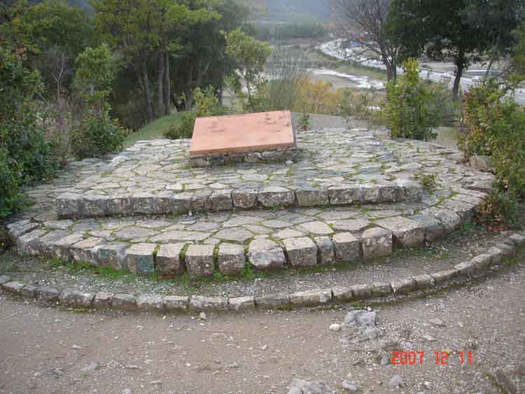 Sparte, une cité d'exception ThermopylaeMonument04