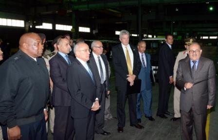 الاحتفال باستئناف مراحل التشغيل لمصنع 200 الحربى لإنتاج وإصلاح المدرعات 0%20(5)