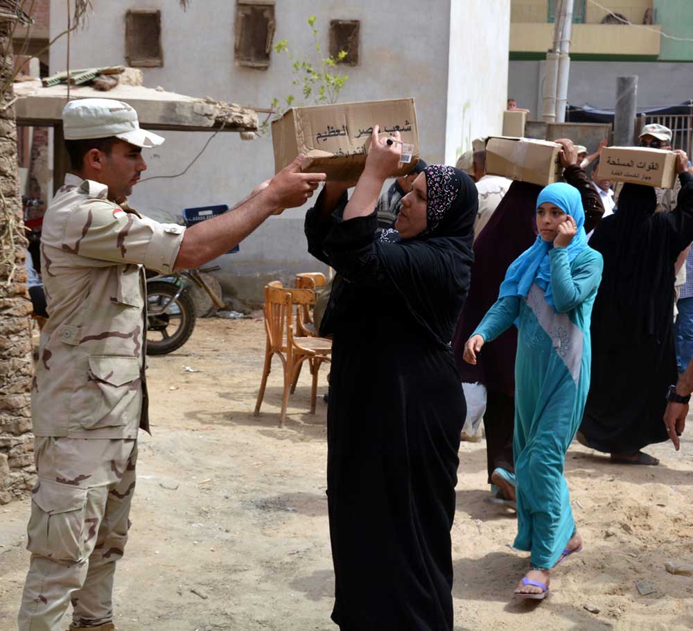 احتفالًا بذكرى تحرير سيناء القوات المسلحة توزع أكثر من نصف مليون حصة غذائية على المواطنين بالعديد من المحافظات K-(124)