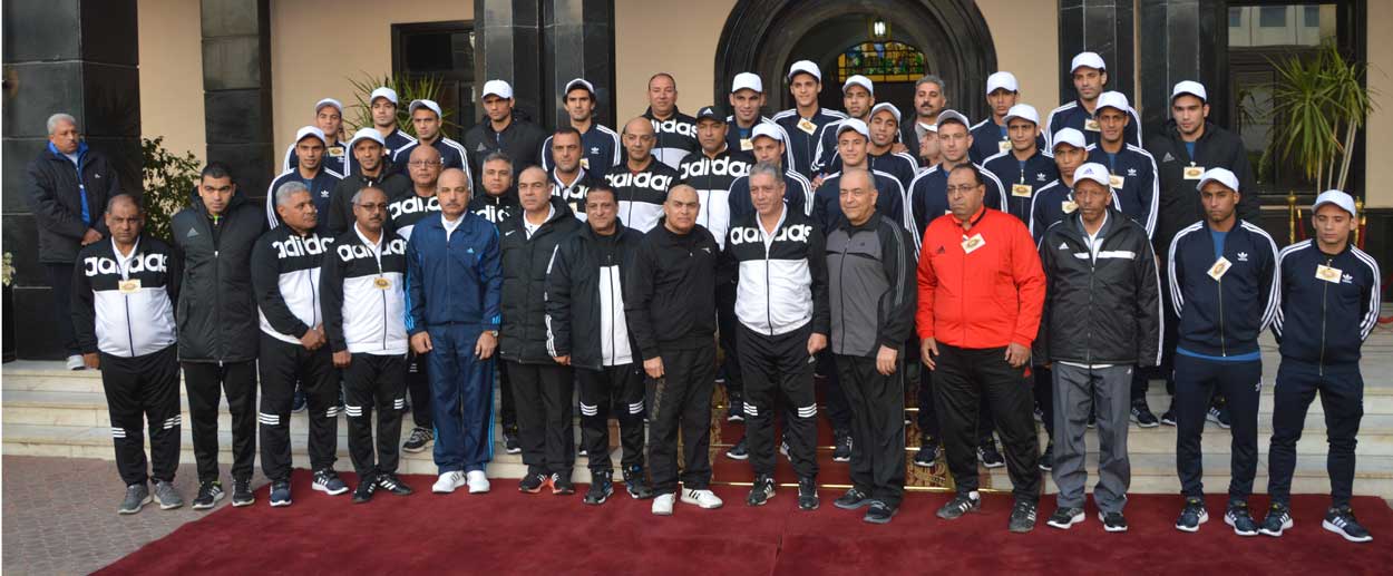 القائد العام يلتقى المنتخب العسكرى لكرة القدم قبل سفره الى بطولة العالم بسلطنة عمان (4)-(2)