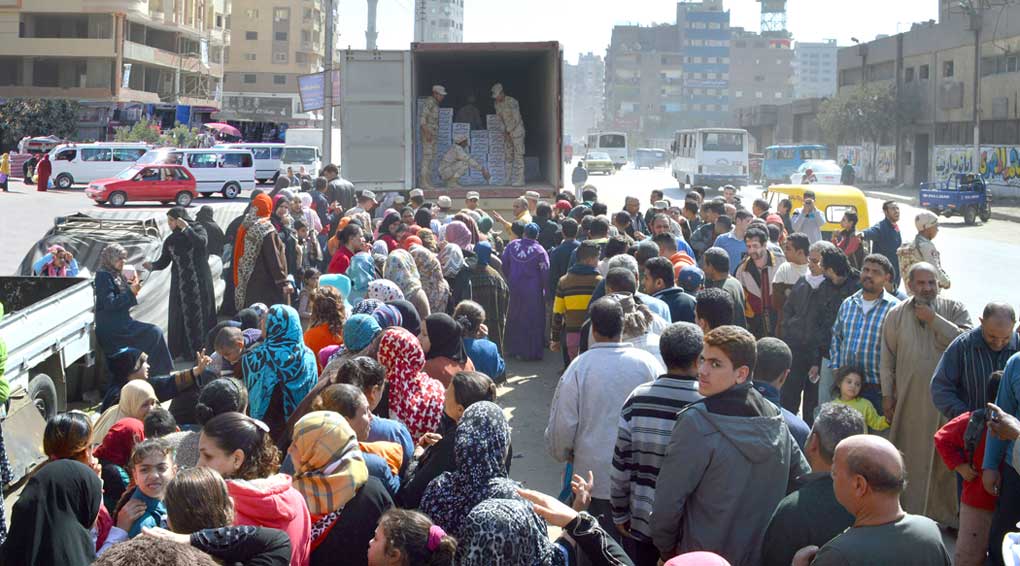 بتوجيهات من الرئيس عبد الفتاح السيسى توزيع مليون عبوة غذائية جديدة بالمناطق الأكثر احتياجًا بالتنسيق مع أجهزة الدولة 2-(4)