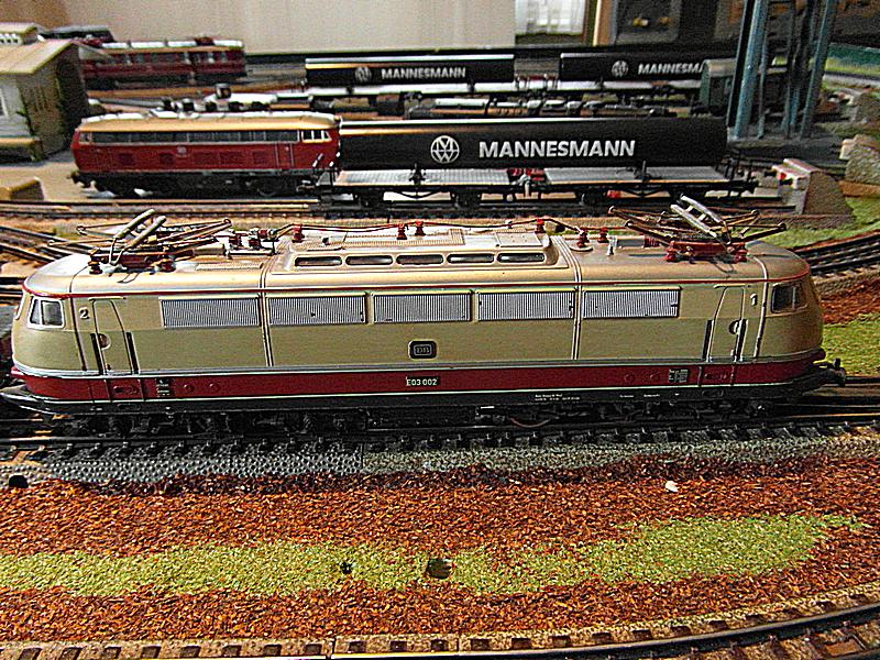 MärklinTEE Zug mit Wagen aus den 60er Jahren SAM_7103