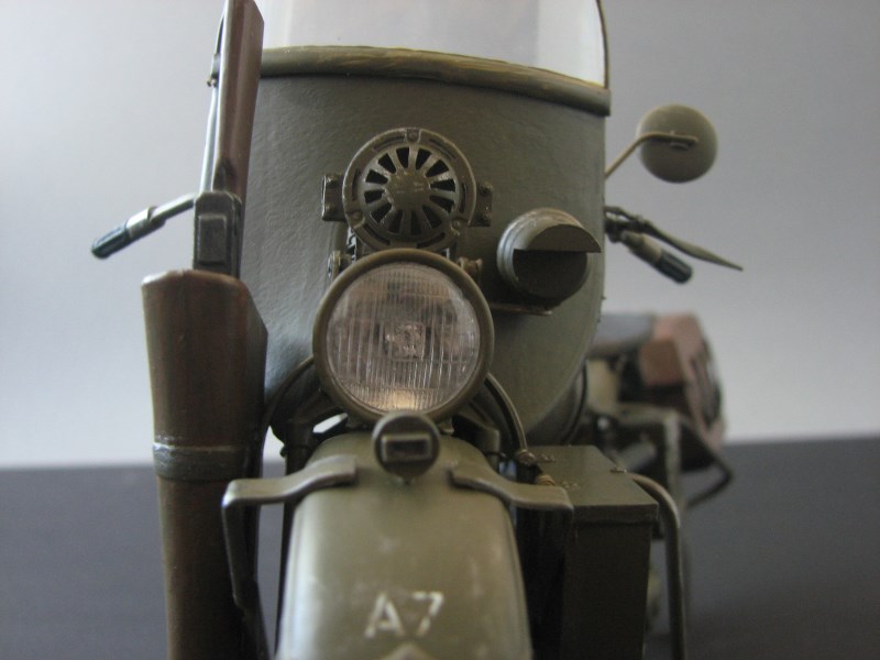 WWII Motorcycle Harley Davidson [ITALERI 1:9] Img_2222