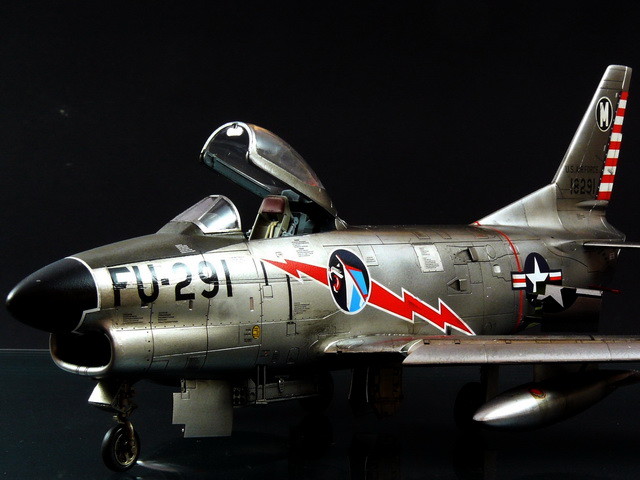 Les plus belle maquettes trouvé sur le net North-american-f-86d-sabre-dog-revell