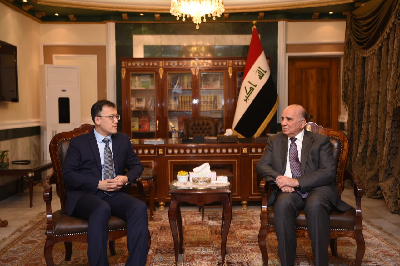 Deputy Prime Minister for Economic Affairs and Minister of Finance Mr. Fouad Hussein receives the Chinese Ambassador in Baghdad 0ff2f967-9168-4612-9080-dfd1755c7f5b