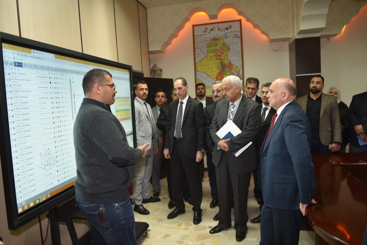 Deputy Prime Minister for Economic Affairs and Minister of Finance visits the field of the General Company for Banking Services and opens a GPS system project 303fa4a8-679d-469e-8cf1-894a42dd78f7