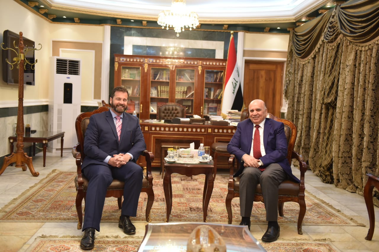 Deputy Prime Minister for Economic Affairs and Minister of Finance receives the new economic consul at the Embassy of the United States of America in Baghdad 908c1c45-9243-4e5d-a3f4-cda70026a481