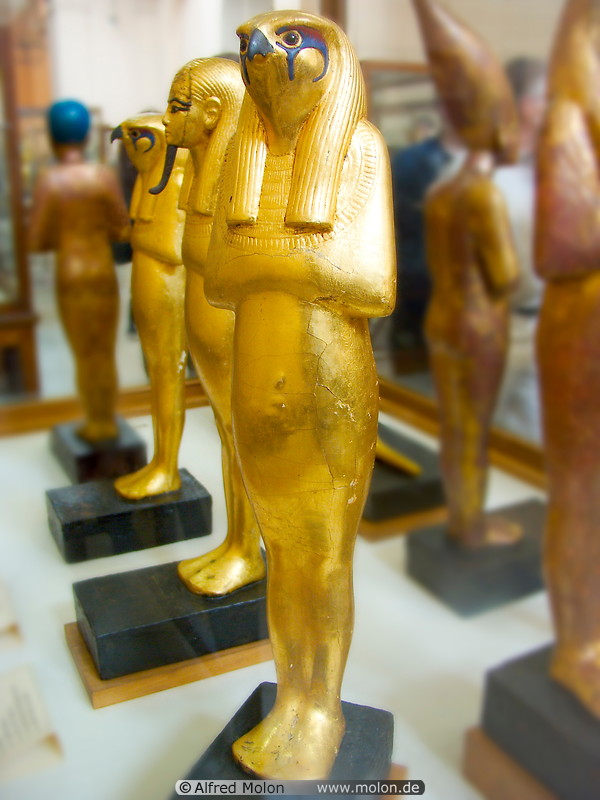 ذهب فرعونى أصلى ... لكل من يريد أن يرى ألأنتيكه أخوانى ألأع 08%20Golden%20statues%20of%20Egyptian%20gods