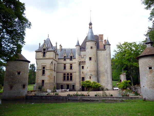 Les Chateaux de René no 20 Trouvé par Blucat30 Auvergne-chateau