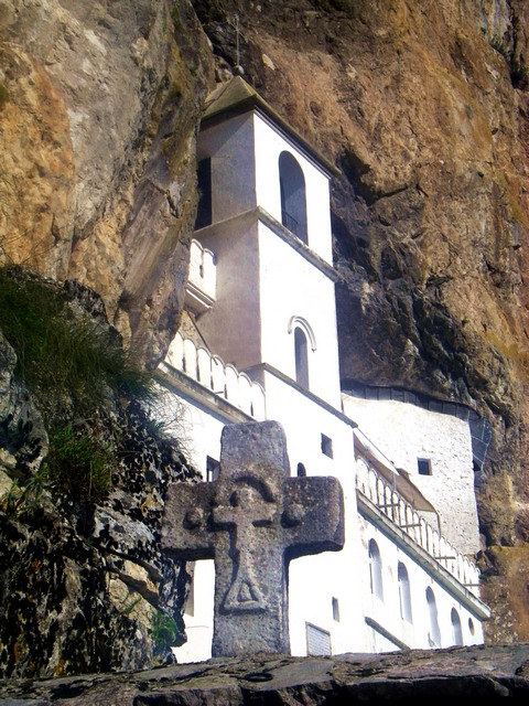 Fascinantni izolirani samostani  Tn_crkve_cg4