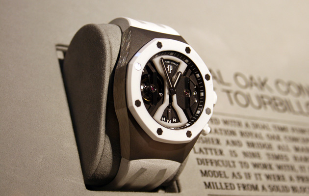 SIHH 2014: Audemars Piguet ROO 42mm - Page 3 Royal-Oak-Concept-GMT-Tourbillon-c%C3%A9ramique-blanche