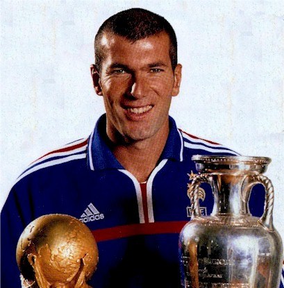 سجل حظوركـ باسم اي لاعب يعجبكـ Zinedine-zidane-20070802-293303