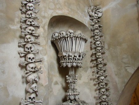 Oeuvre Canoniste et Fresque de la Cathédrale de la Haine. Sedlec-Ossuary5