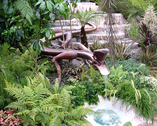 اجعل من حديقتك  مهرجان للحركة و السحر والجمال New-zealand-garden-water-feature