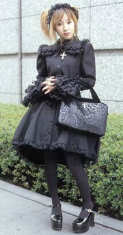 Alice, une personne bien singulière. 2002_07_gothiclolita_mp