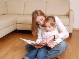 عڷمۈنى ...... ۈڷڪنى اڪتشفت !! Mom-and-daughter-reading