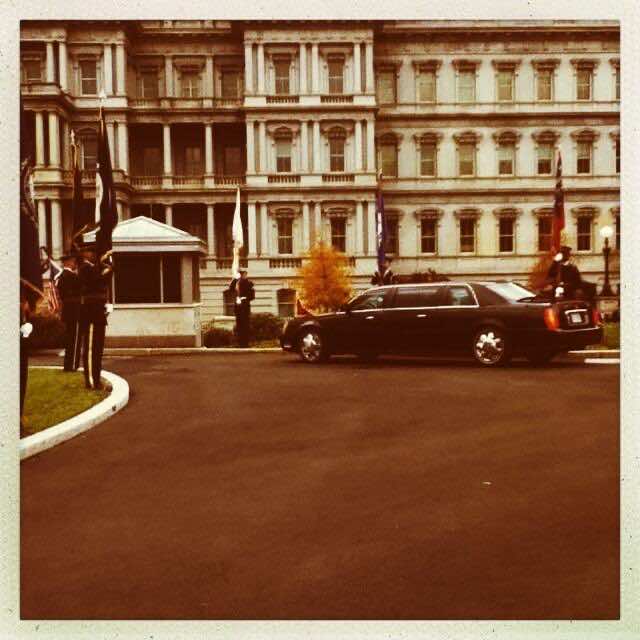 الملك محمد السادس نصره الله في زيارة رسمية للولايات المتحدة الأمريكية  Limousine-bring-Mohammed-VI-to-the-white-houese-