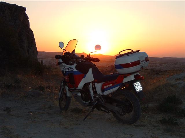 (FLIPPER) ed eccomi qui! 272.%20tramonto%20in%20cappadocia%20-%20africatwin%20(Small)