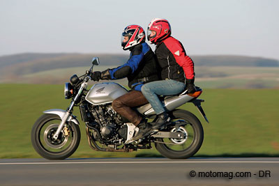 Conduite : rouler heureux en duo Honda-CBF600-34