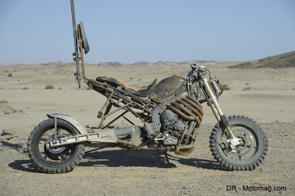 MAD MAX,il revient et il n'est pas content.. Mad_max_fury_road_moto_frd-32393