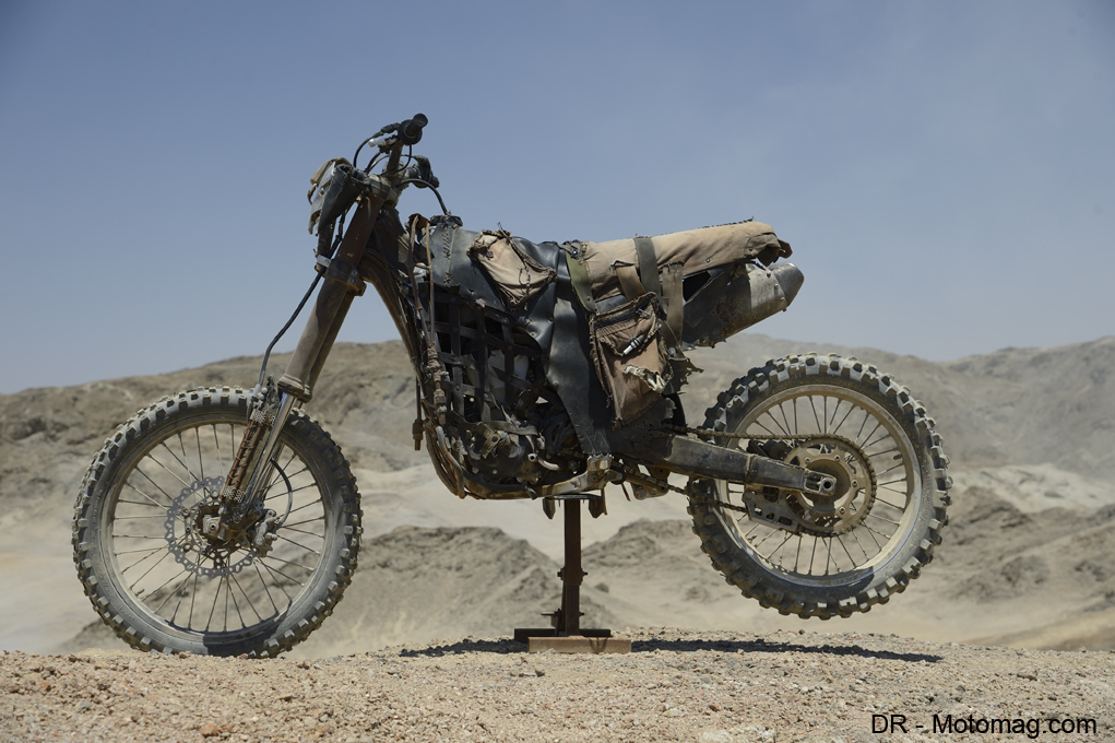 MAD MAX,il revient et il n'est pas content.. Mad_max_fury_road_moto_frd-32636