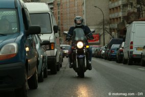 Remonter les files en moto sans risque Arton1336-a0e0d