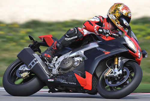 APRILIA > RSV4 1000 FACTORY > Essai Aprilia-RSV4-1000-essai-1