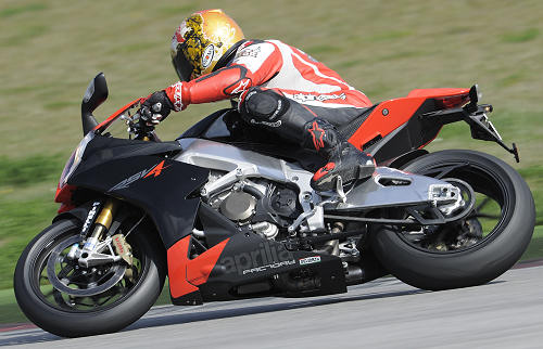 APRILIA > RSV4 1000 FACTORY > Essai Aprilia-RSV4-1000-essai-3